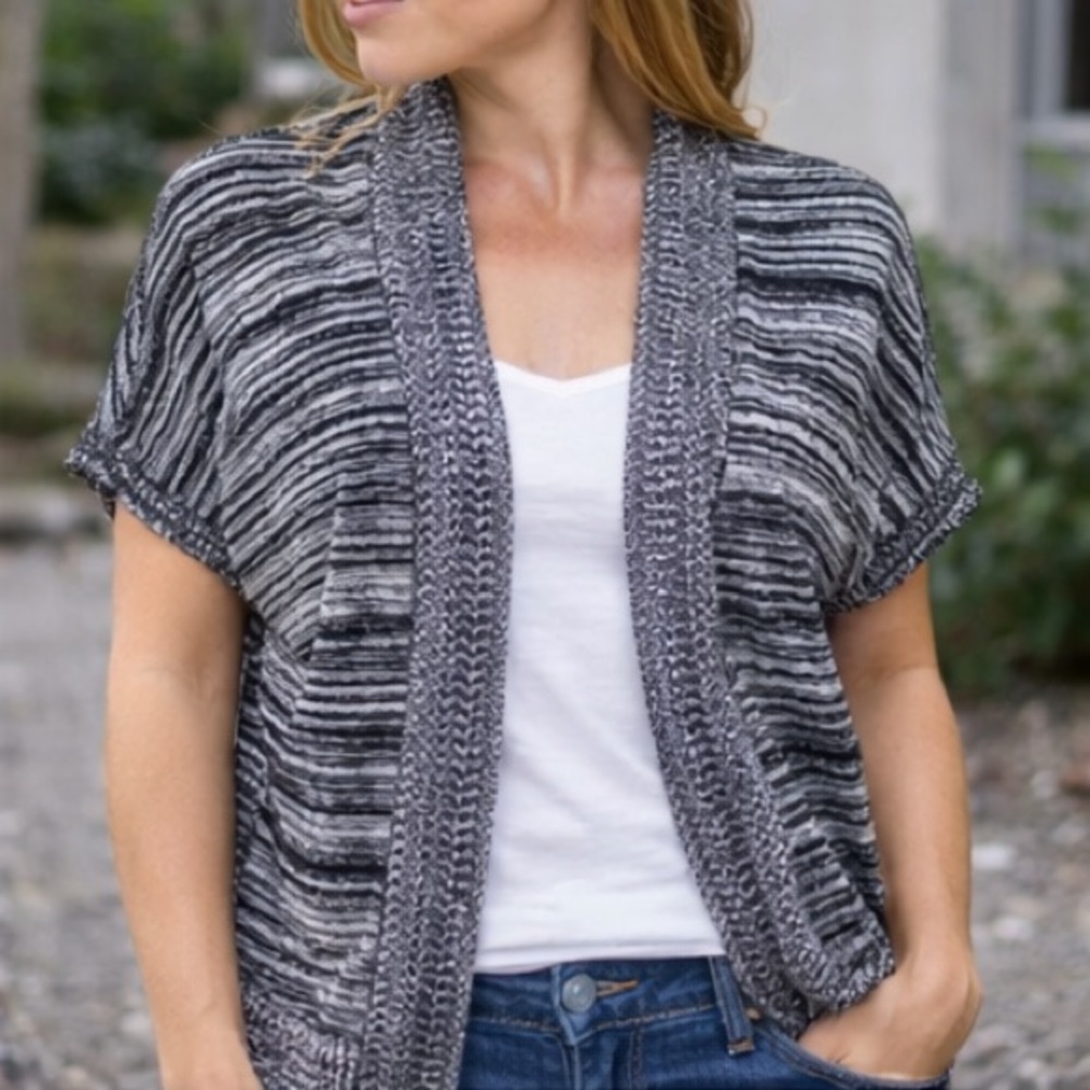 Women's Short Sleeve Open Front Cardigan Sweater Black White Marled Knit S APT9